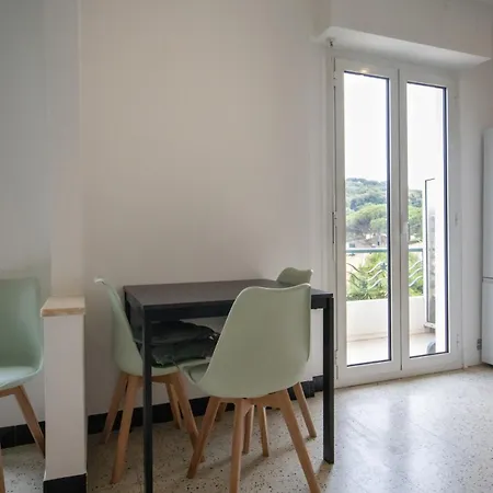 With Sea View 2 Minutes From - Appartement Antibes