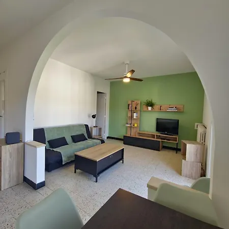 With Sea View 2 Minutes From - Apartamento *