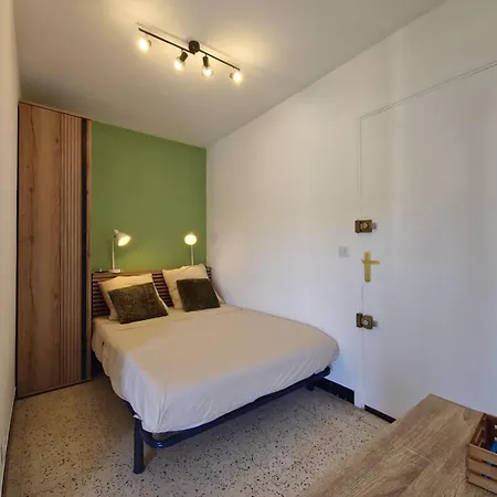 With Sea View 2 Minutes From - Appartement